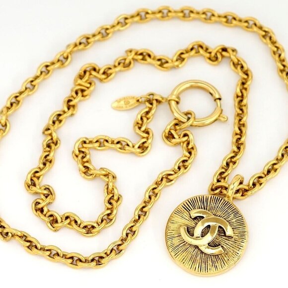 CHANEL CC Logo Round Pendant Necklace 31" Gold Tone Auth #37540 - Picture 1 of 6